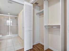 19501 W Country Club Dr 912, Aventura FL 33180