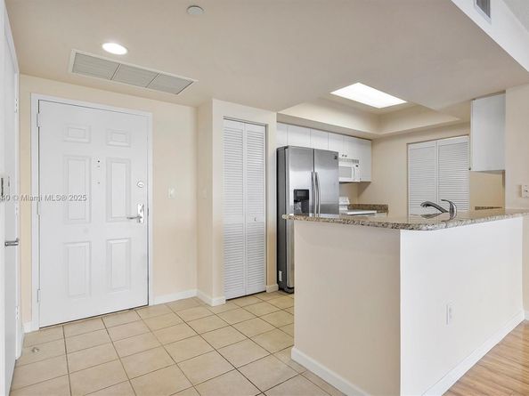 19501 W Country Club Dr 912, Aventura FL 33180