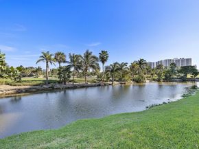 19501 W Country Club Dr 912, Aventura FL 33180