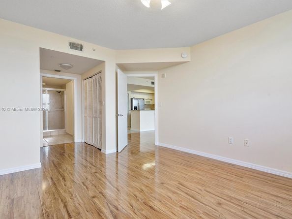 19501 W Country Club Dr 912, Aventura FL 33180