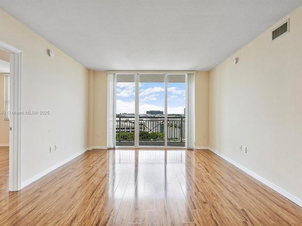 19501 W Country Club Dr 912, Aventura FL 33180