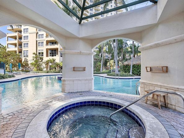 19501 W Country Club Dr 912, Aventura FL 33180