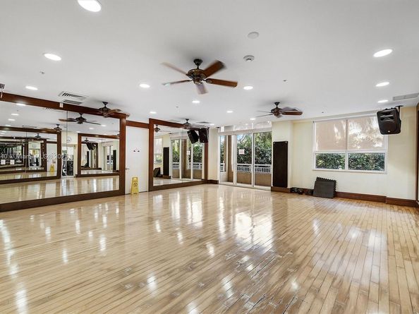 19501 W Country Club Dr 912, Aventura FL 33180