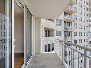 19501 W Country Club Dr 912, Aventura FL 33180