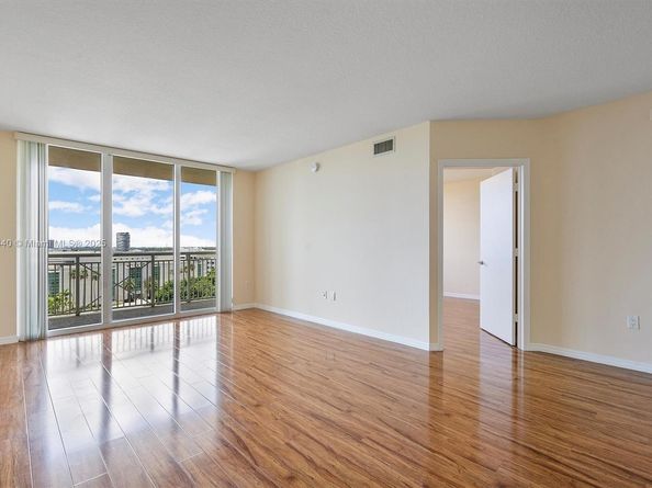19501 W Country Club Dr 912, Aventura FL 33180