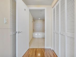 19501 W Country Club Dr 912, Aventura FL 33180
