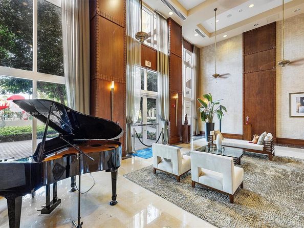 19501 W Country Club Dr 912, Aventura FL 33180
