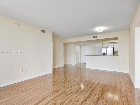 19501 W Country Club Dr 912, Aventura FL 33180