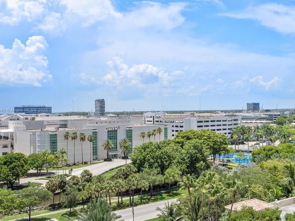 19501 W Country Club Dr 912, Aventura FL 33180
