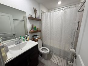 1043 SE 24th Ave, Homestead FL 33035