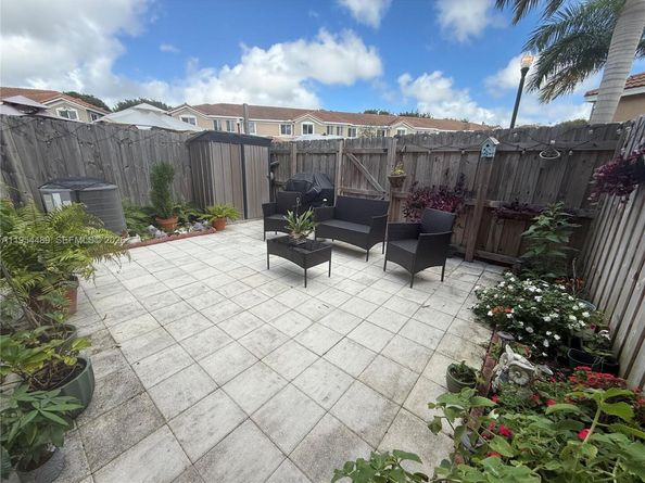 1043 SE 24th Ave, Homestead FL 33035