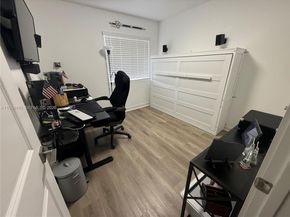 1043 SE 24th Ave, Homestead FL 33035