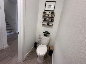 1043 SE 24th Ave, Homestead FL 33035