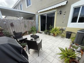 1043 SE 24th Ave, Homestead FL 33035