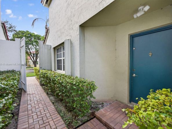 10753 Lenox Rd, Cooper City FL 33026