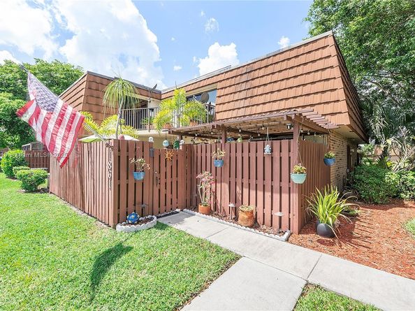11861 SW 13th Ct, Davie FL 33325