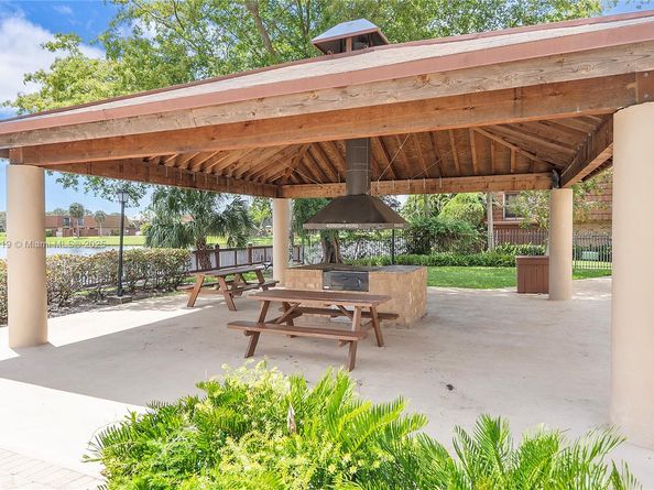 11861 SW 13th Ct, Davie FL 33325