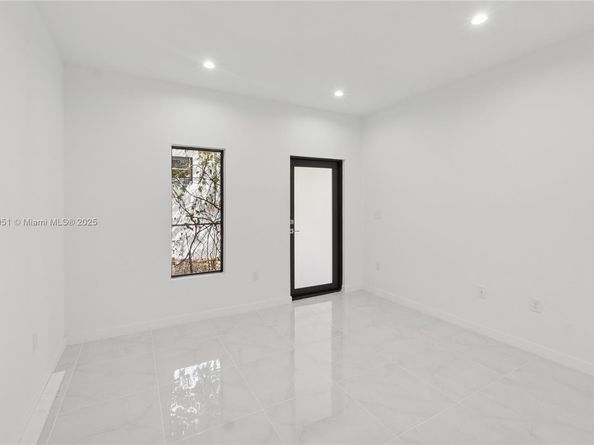 1844 NW 33rd St, Miami FL 33142