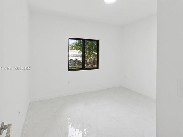 1844 NW 33rd St, Miami FL 33142