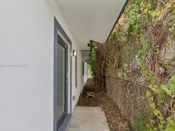 1844 NW 33rd St, Miami FL 33142