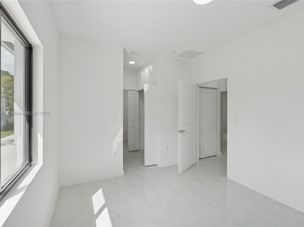 1844 NW 33rd St, Miami FL 33142