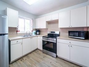 1220 NW 190th St, Miami Gardens FL 33169