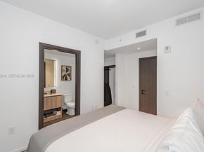 398 NE 5th St 2418, Miami FL 33132