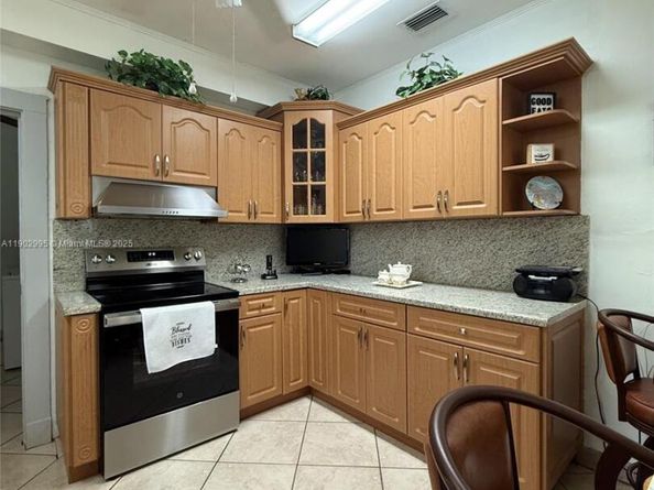 1835 SW 10th St, Miami FL 33135