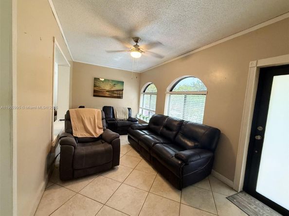 1835 SW 10th St, Miami FL 33135