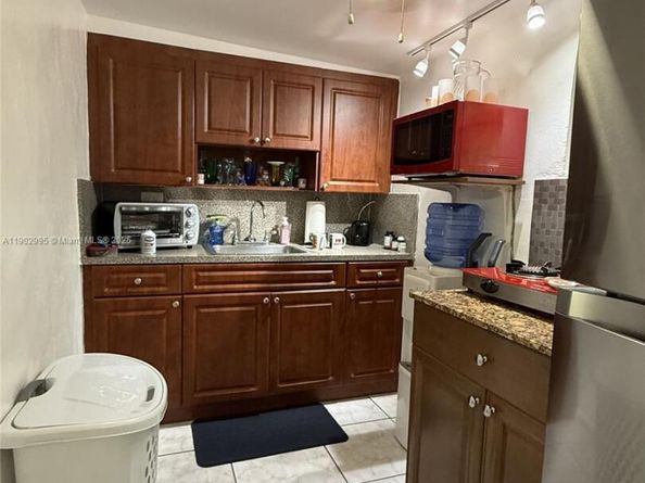 1835 SW 10th St, Miami FL 33135