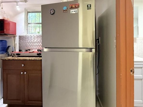 1835 SW 10th St, Miami FL 33135