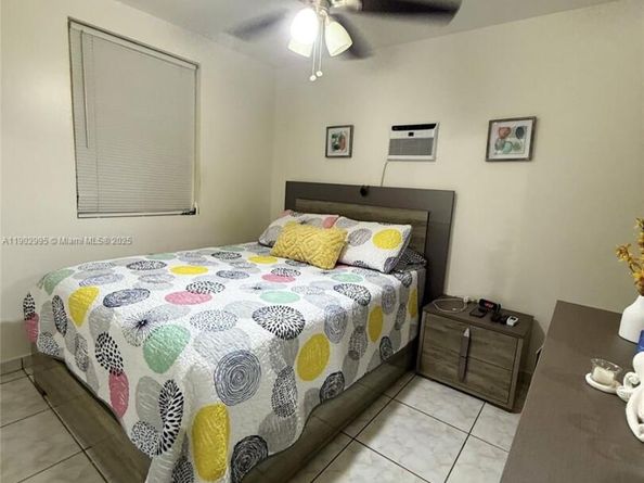 1835 SW 10th St, Miami FL 33135