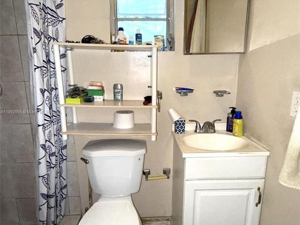 1835 SW 10th St, Miami FL 33135