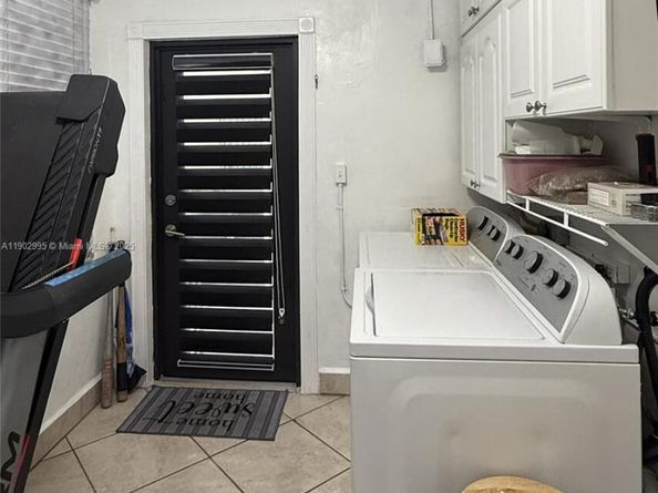 1835 SW 10th St, Miami FL 33135