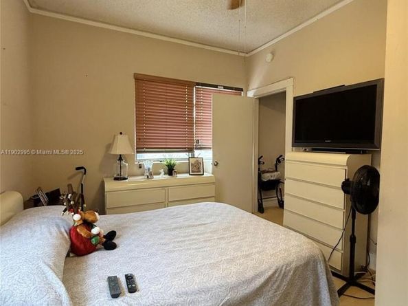 1835 SW 10th St, Miami FL 33135