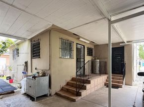 1835 SW 10th St, Miami FL 33135