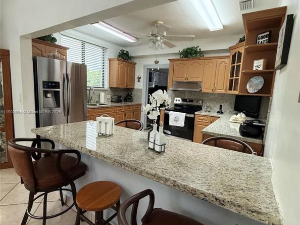 1835 SW 10th St, Miami FL 33135