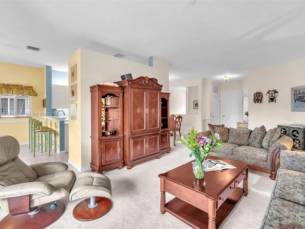 7921 E Exeter Blvd E 202, Tamarac FL 33321