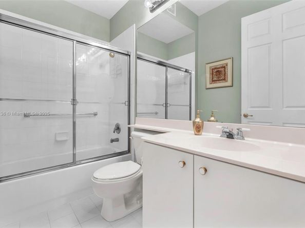 7921 E Exeter Blvd E 202, Tamarac FL 33321