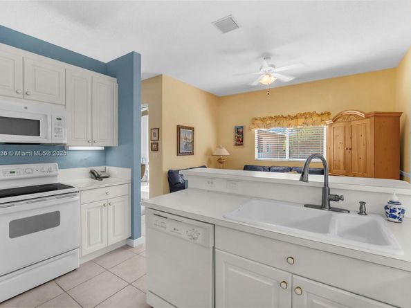 7921 E Exeter Blvd E 202, Tamarac FL 33321