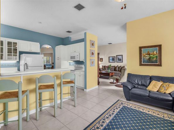 7921 E Exeter Blvd E 202, Tamarac FL 33321