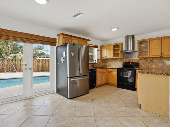 2681 NW 63rd Ave, Margate FL 33063