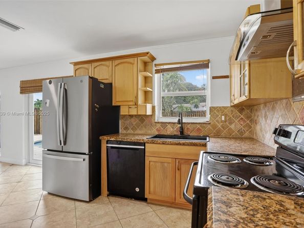 2681 NW 63rd Ave, Margate FL 33063