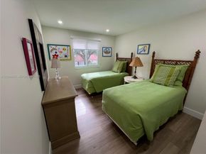 2806 Oak Grove Rd, Davie FL 33328