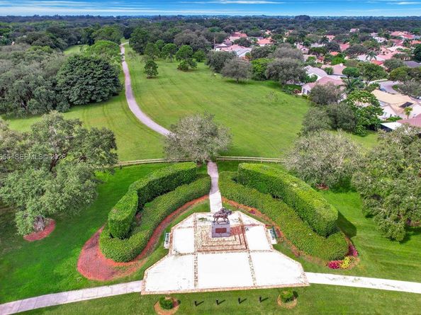 2806 Oak Grove Rd, Davie FL 33328