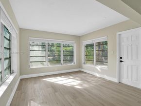 6844 SW 12th St, Pembroke Pines FL 33023