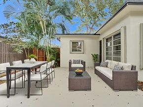 6844 SW 12th St, Pembroke Pines FL 33023