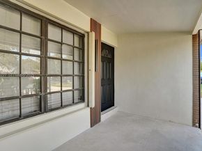 6844 SW 12th St, Pembroke Pines FL 33023