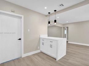 6844 SW 12th St, Pembroke Pines FL 33023