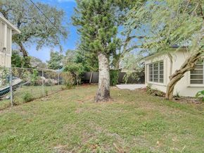 6844 SW 12th St, Pembroke Pines FL 33023